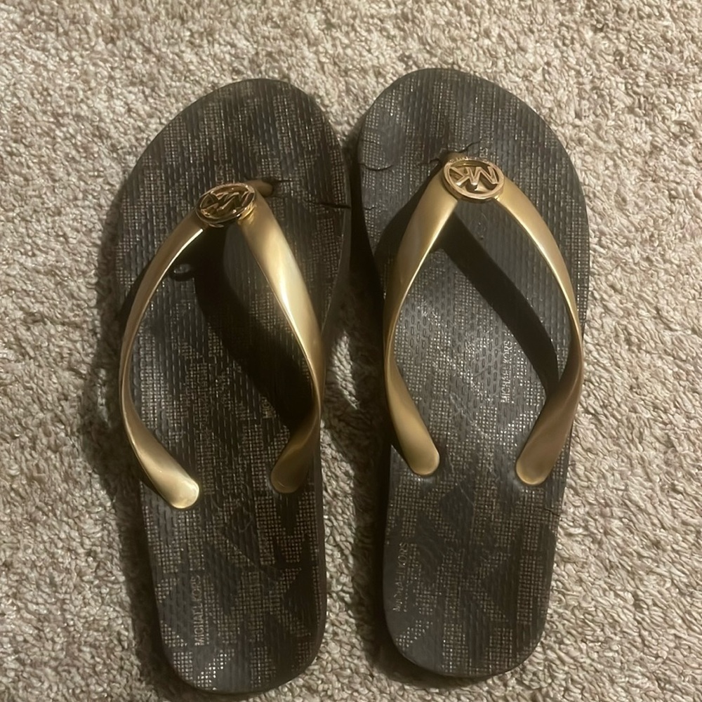 Michael kors flip flops